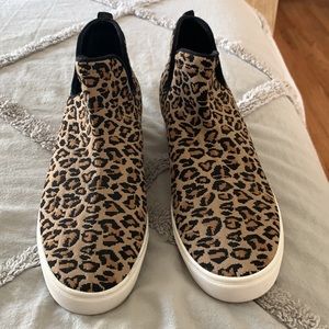 Steve Madden leopard print slip on shoes barely worn
